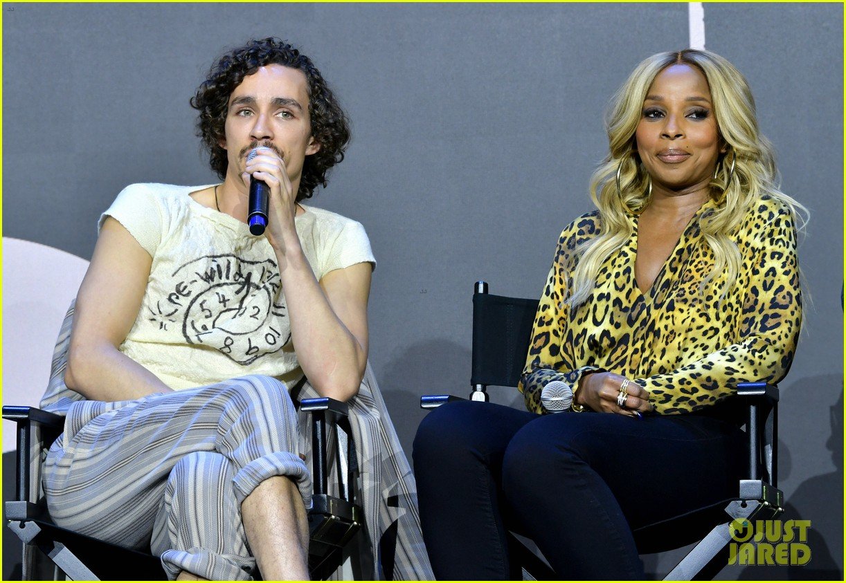 Ellen Page, Tom Hopper, & Mary J. Blige Attend 'The Umbrella Academy