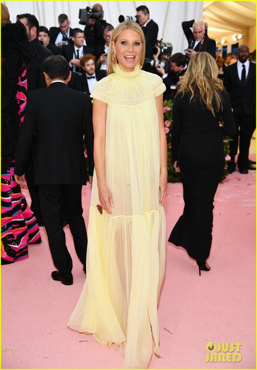 Paltrow Keeps It Chic In Yellow at Met Gala 2019! Photo