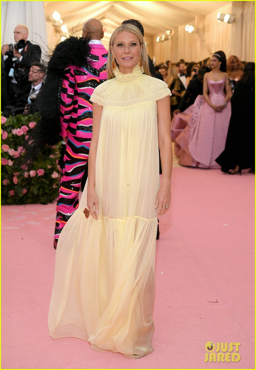 Paltrow Keeps It Chic In Yellow at Met Gala 2019! Photo