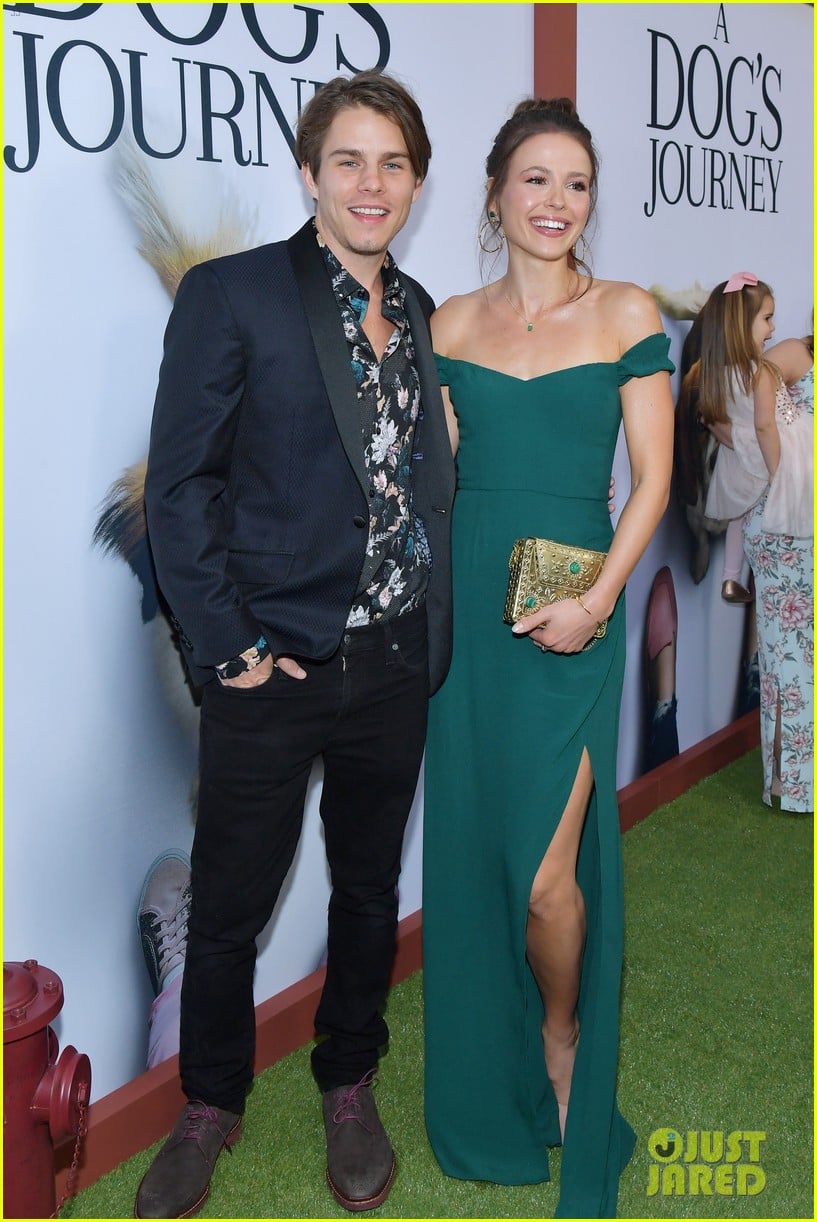 a dog's journey premiere