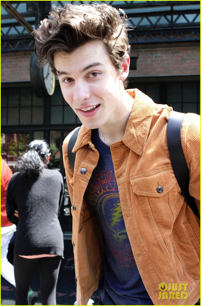Shawn Mendes Heads Back To Hotel After Promoting If I Can T Have You Photo 4284618 Shawn Mendes Pictures Just Jared