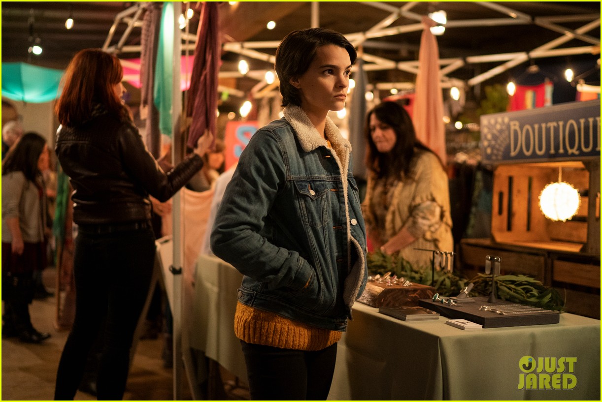 Netflix Drops Trailer For New YA Shoplifting Drama, 'Trinkets' Watch Here! Photo 4300429