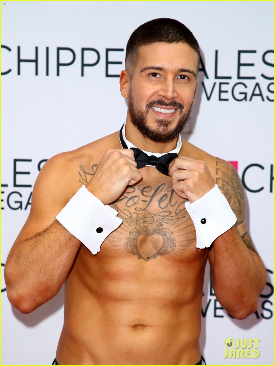 Jersey Shores Vinny Guadagnino Strips Down to Nothing 