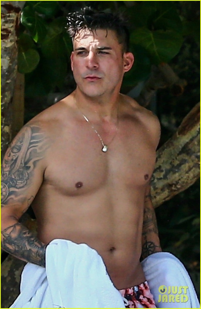 Jax Taylor Goes Shirtless During Joint Bachelor/Bachelorette Trip with