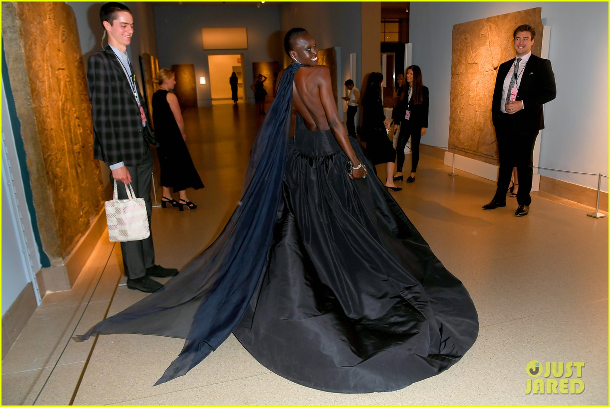 Emily Ratajkowski, Joan Smalls & Doutzen Kroes Get Glam For at CFDA