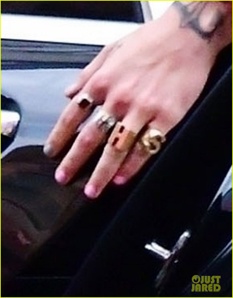 Harry Styles Wears His Initials On His Rings Photo 4306361 Harry