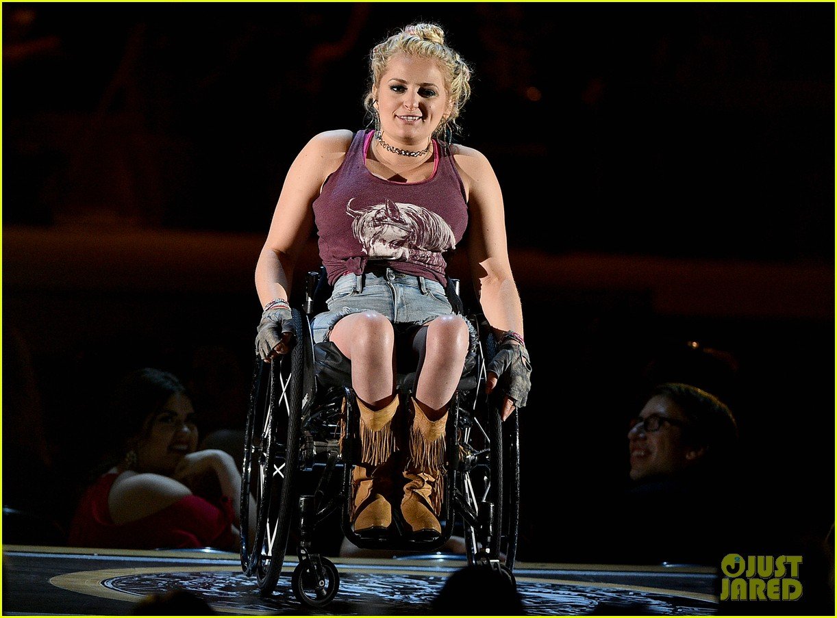 Tony Winner Ali Stroker Performs with 'Oklahoma' Cast at Tony Awards