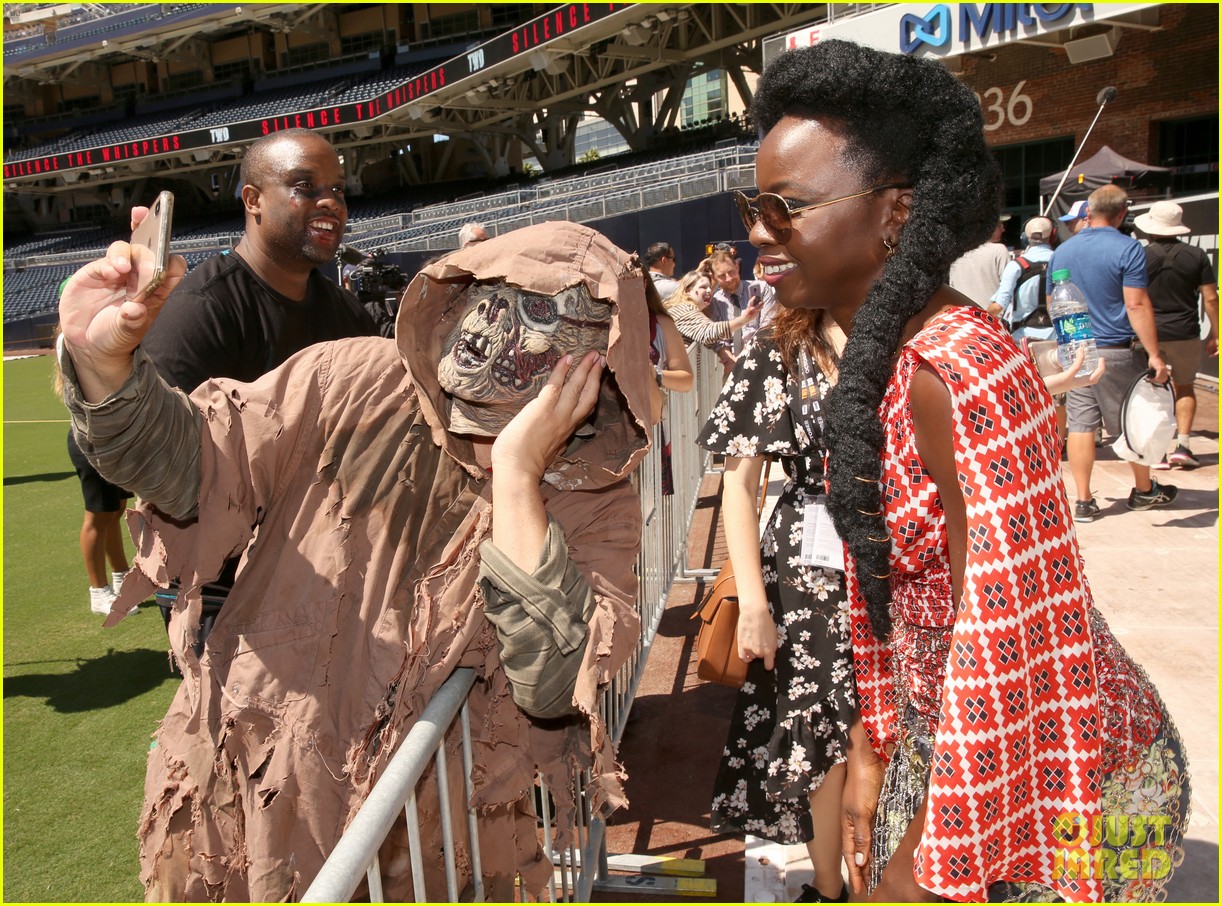 'Walking Dead' Cast Hangs Out with Walkers at ComicCon 2019! Photo