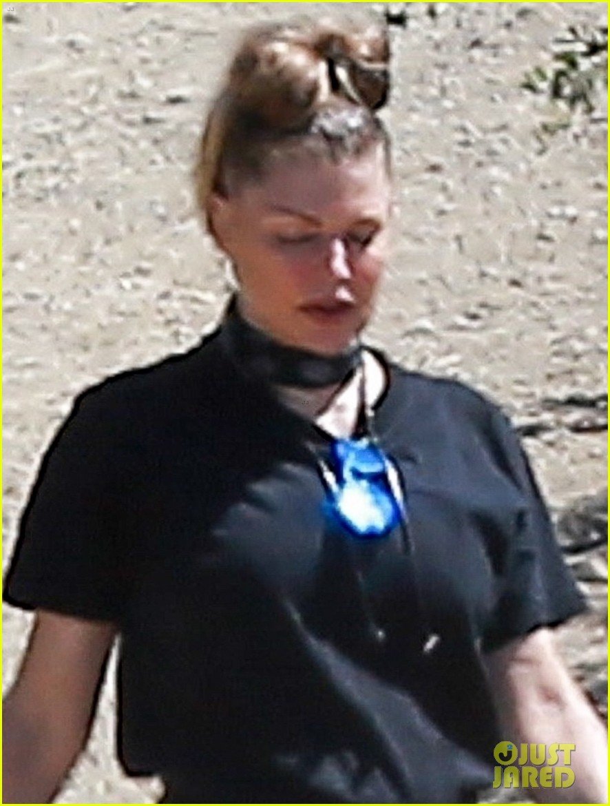 Fergie Goes for Afternoon Hike in Santa Monica: Photo 4328111 | Fergie
