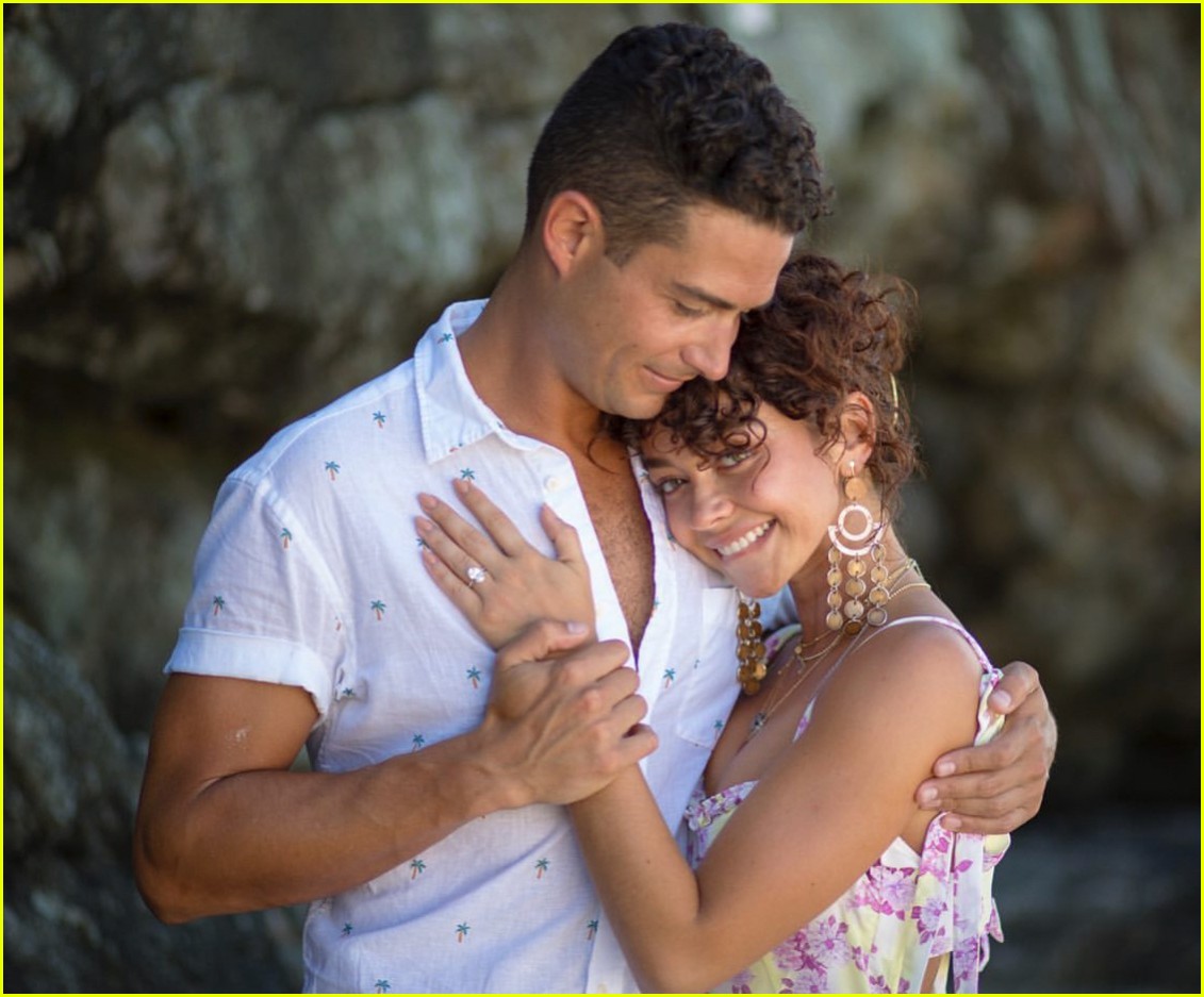 Sarah Hyland Is Engaged to Wells Adams - Watch the Proposal!: Photo