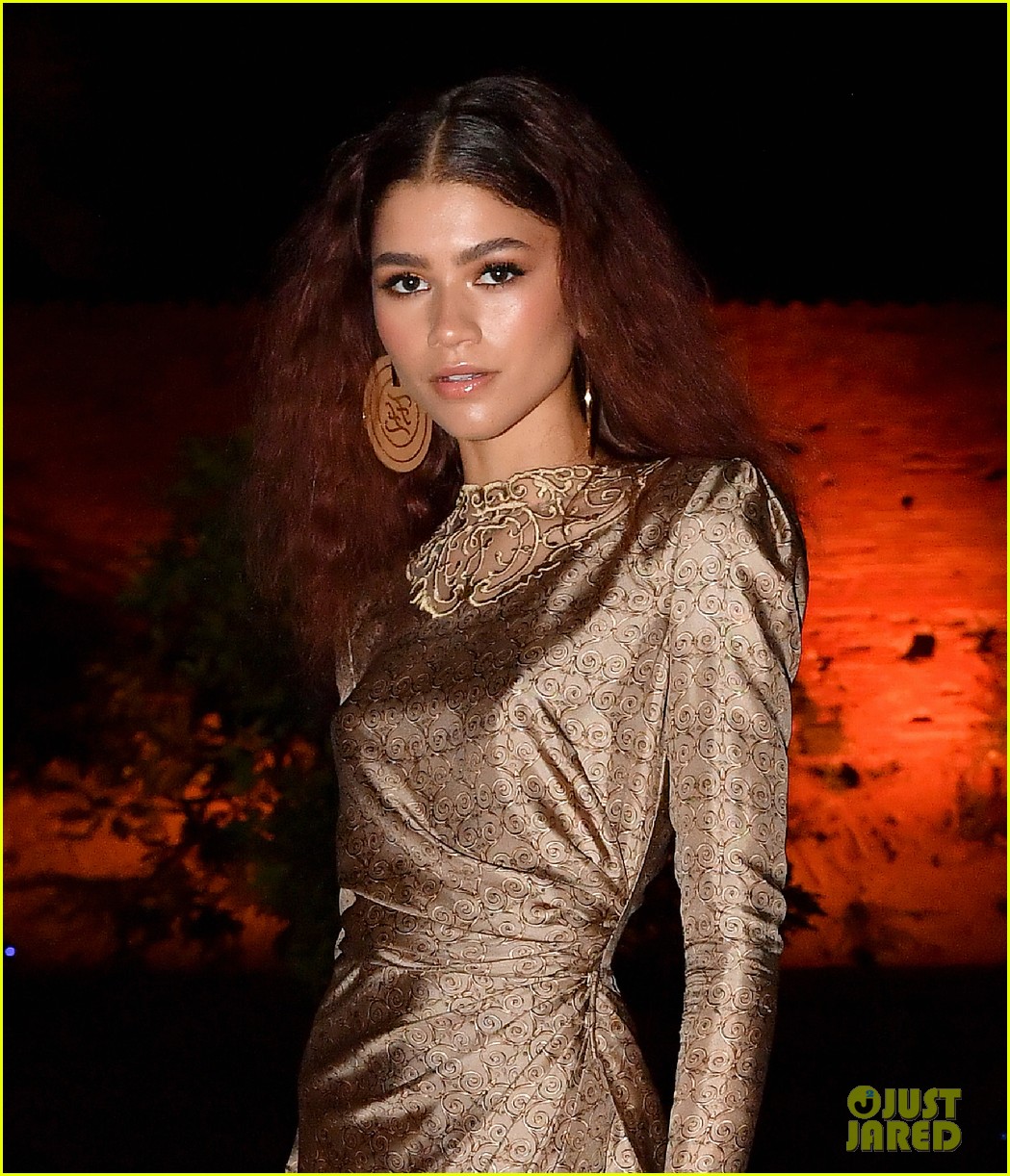Zendaya Stops By the Colosseum for Fendi Fashion Show!: Photo 4318397