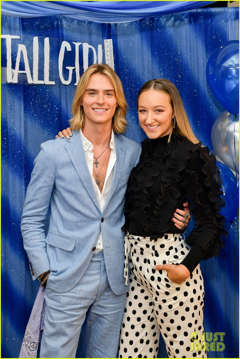 Netflix&rsquo;s &lsquo;Tall Girl&rsquo; Cast Teams Up for Photo Call - See the Pics