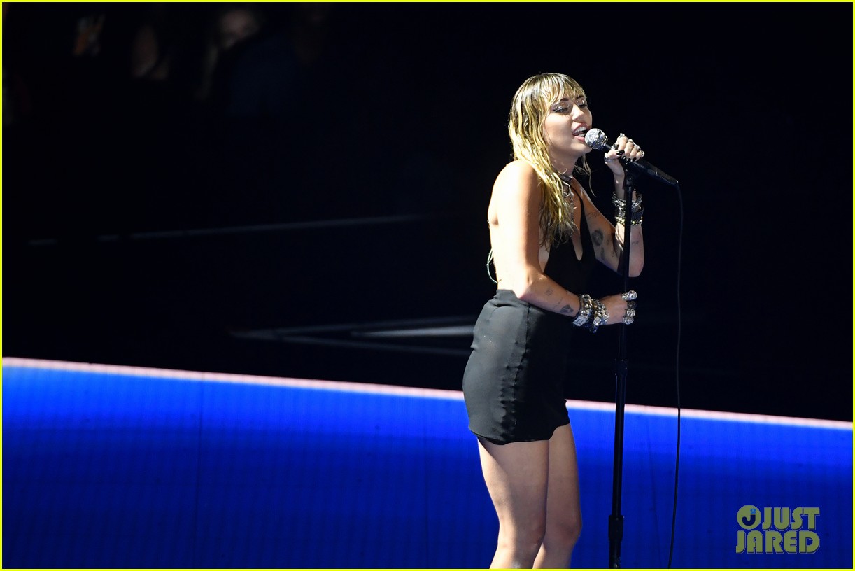 Miley Cyrus Gives Emotional Performance of 