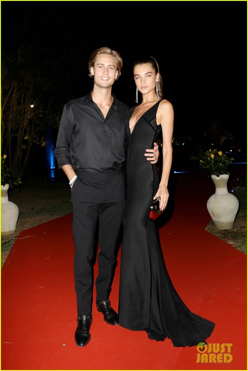 Vanessa Hudgens & Austin Butler Couple Up at UNICEF Summer Gala in