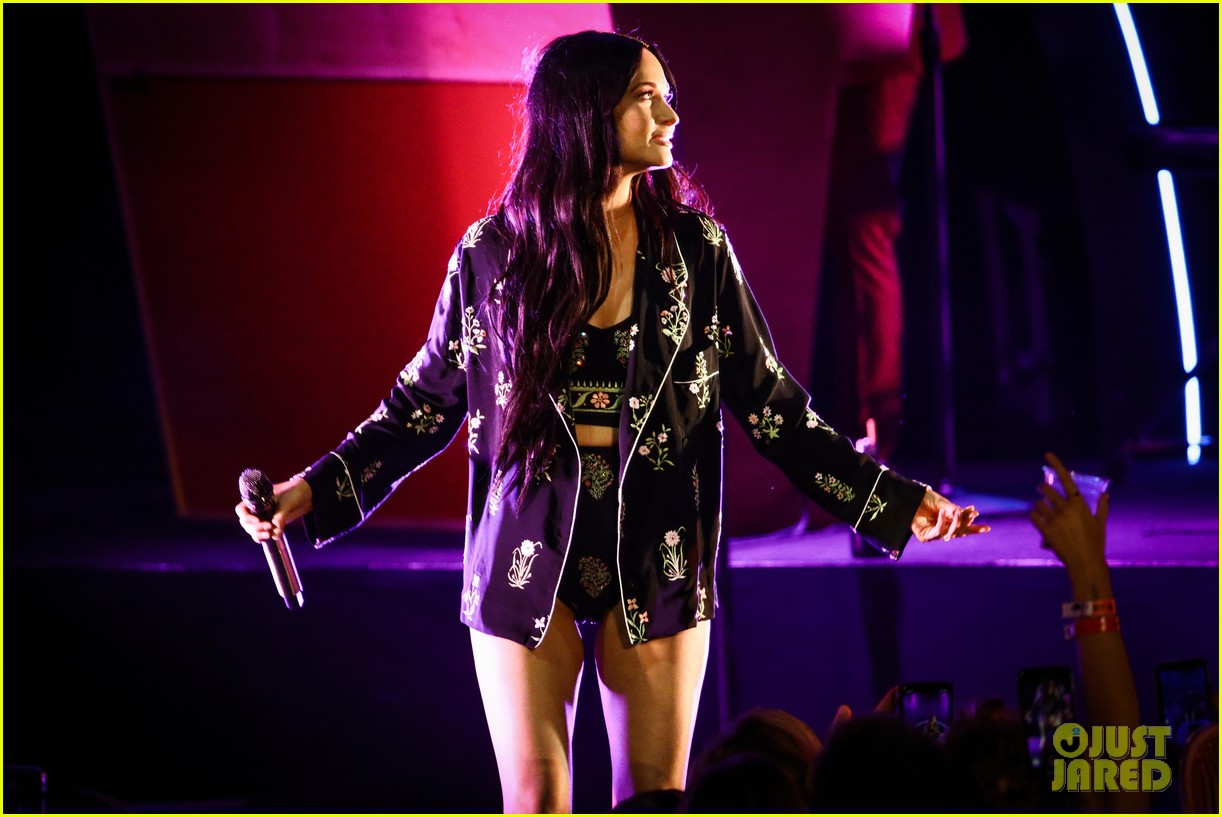 Kacey Musgraves Brings Her &lsquo;Oh, What a World&rsquo; Tour to L.A.: Photo