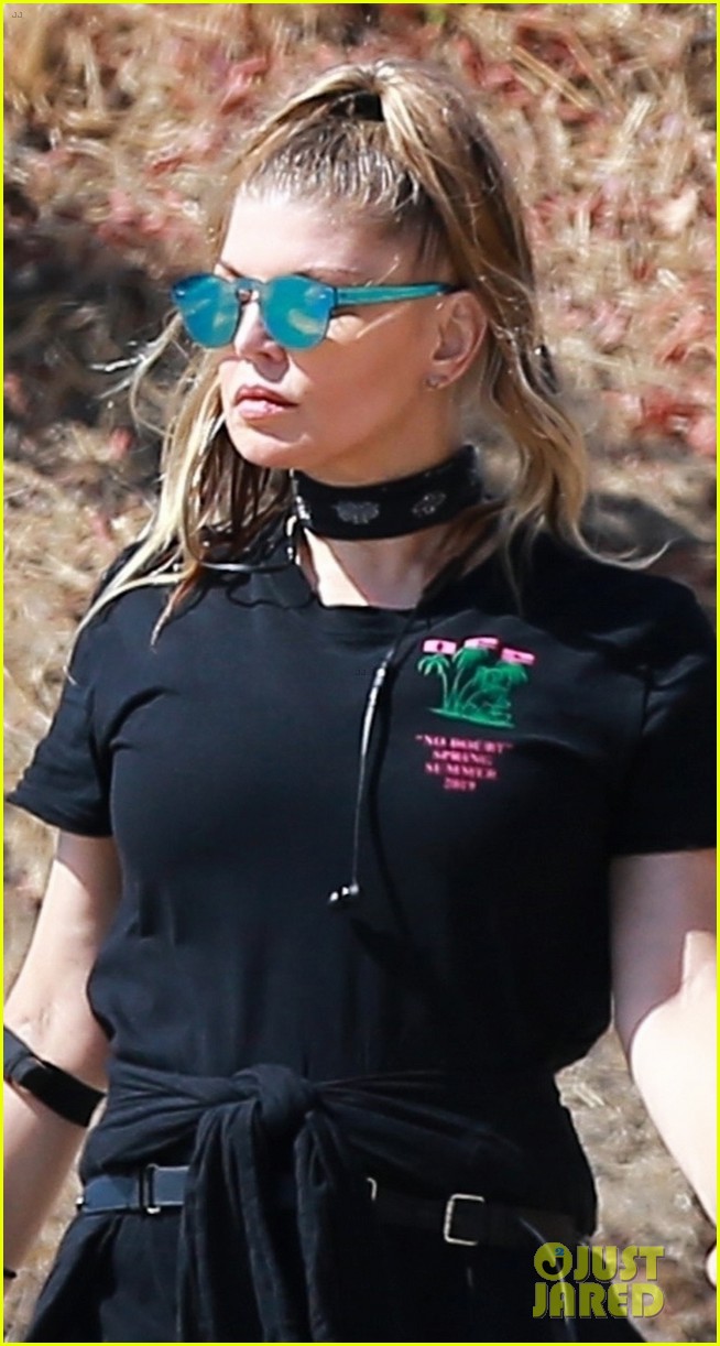 Fergie Goes for a Hike in the Santa Monica Hills: Photo 4355126