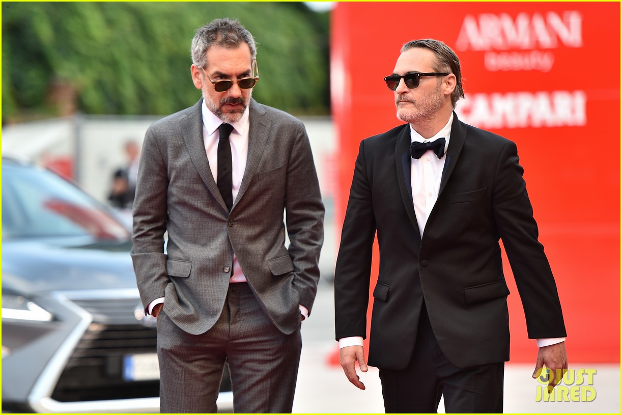 joaquin-phoenix-todd-phillips-joker-venice-film-festival-closing-13.jpg