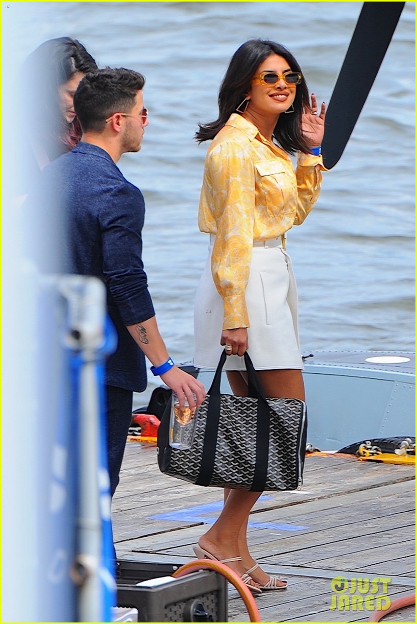 Nick Jonas Priyanka Chopra Ride In A Seaplane In Nyc Photo