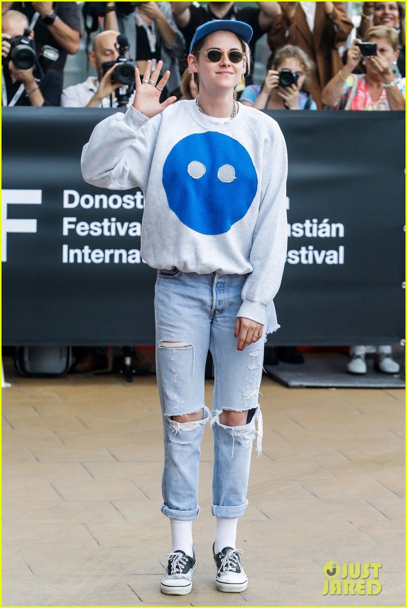 ripped jeans festival look