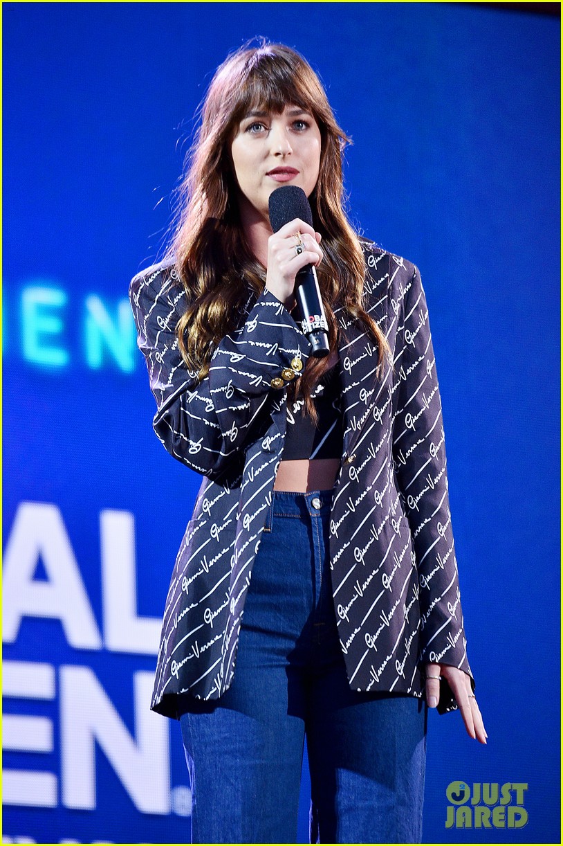 Dakota Johnson & Chris Martin Hit the Stage at Global Citizen Festival