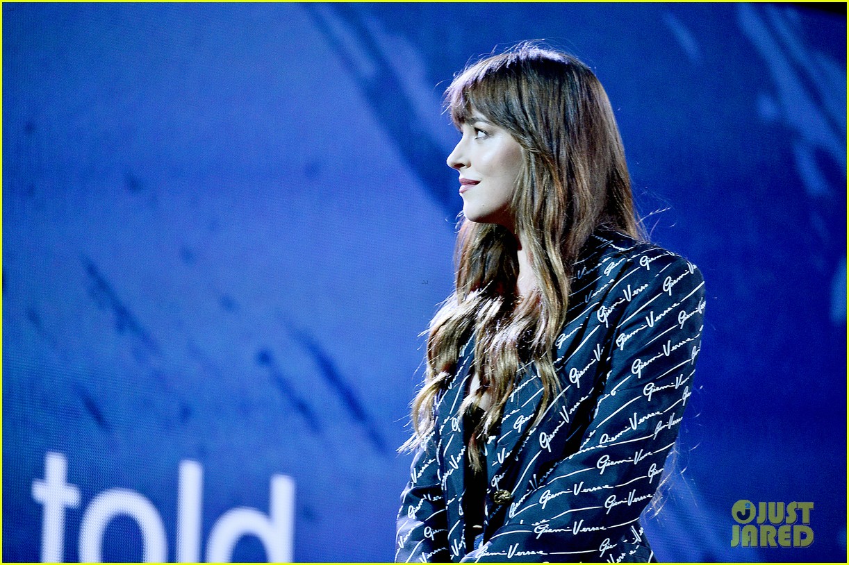 Dakota Johnson & Chris Martin Hit the Stage at Global Citizen Festival