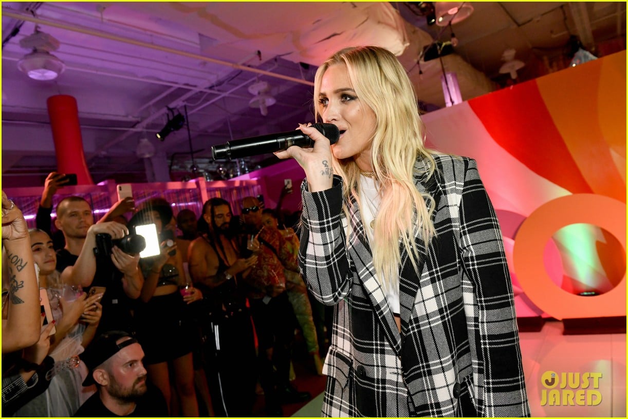 Ashlee Simpson & Evan Ross Help Close Out NYFW at Boohoo Party!: Photo