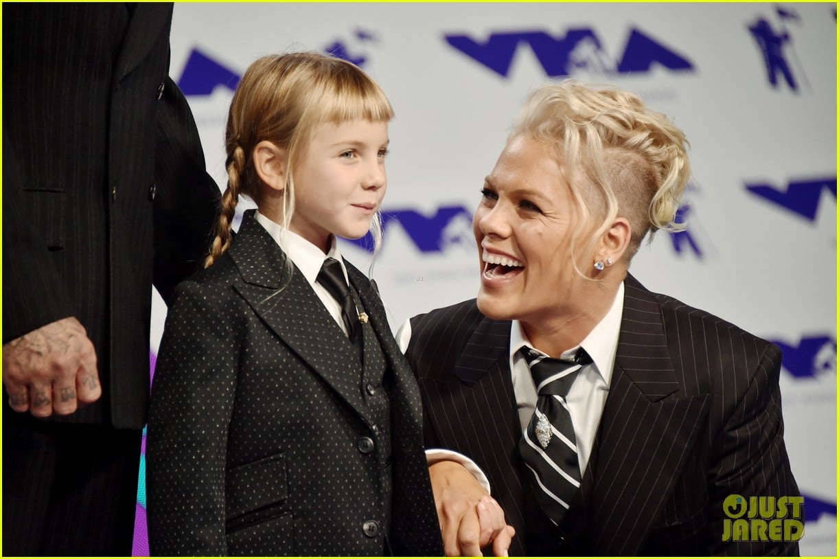 Pink&rsquo;s Daughter Willow Hart Has a New Shaved Head Haircut!: Photo