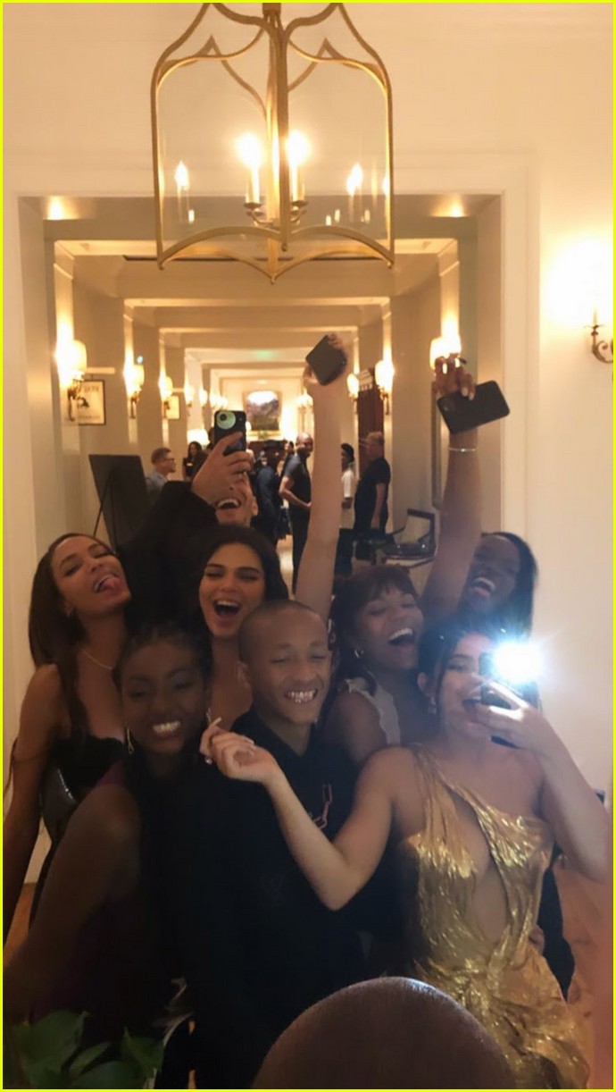 Justin &amp; Hailey Bieber�s First Wedding Photo Released