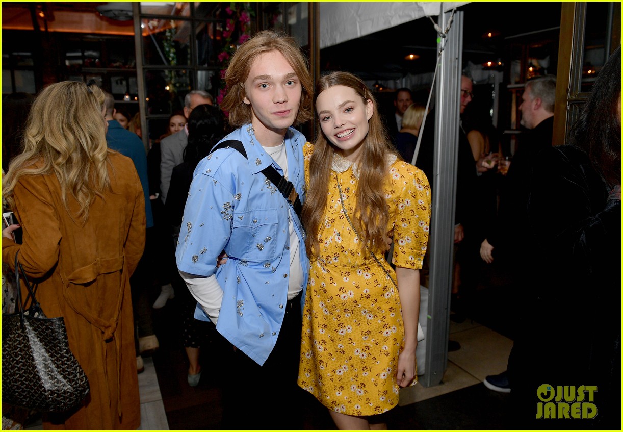 Joey King, Kaitlyn Dever, & Florence Pugh Mingle with More Awards