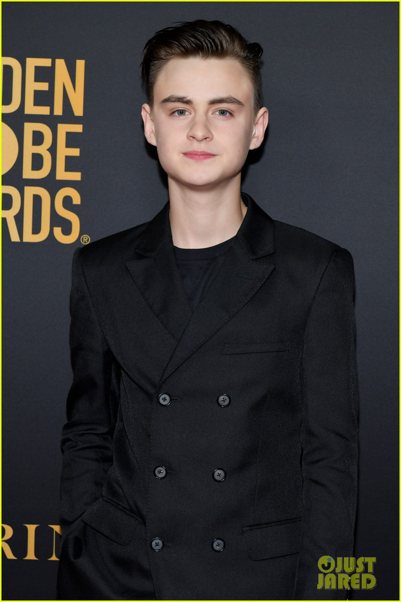 Joey King, Kaitlyn Dever, & Florence Pugh Mingle with More Awards