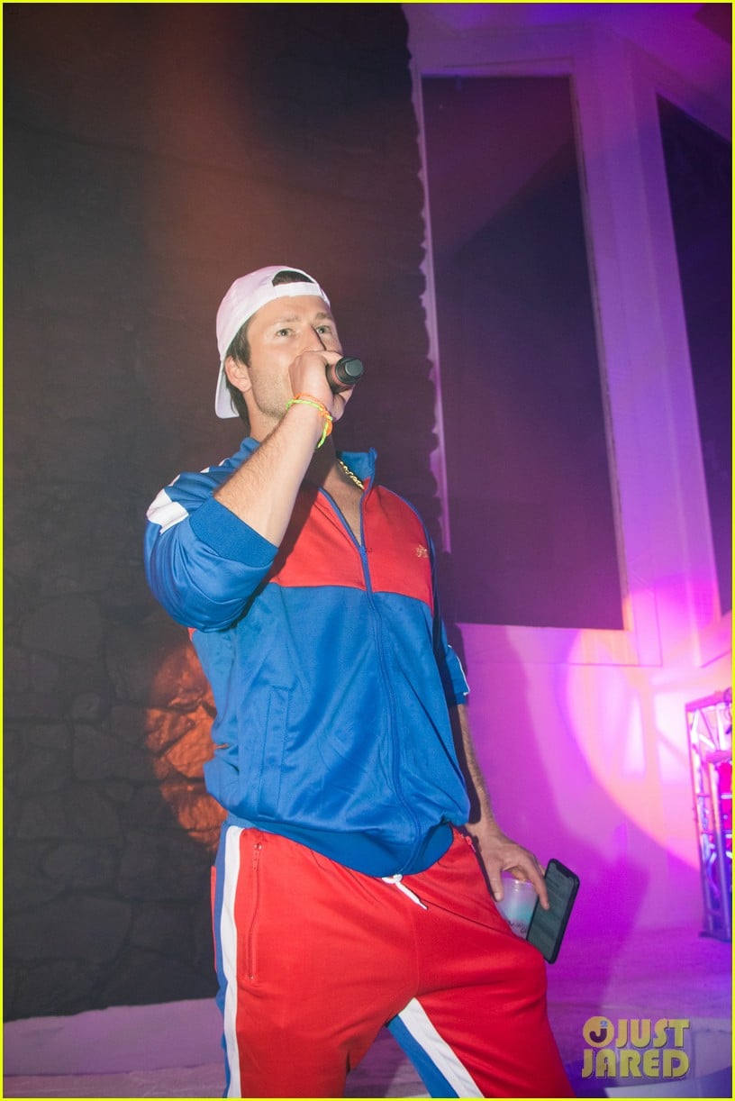 Glen Powell’s Friends All Wore Tracksuits to His Birthday Party!: Photo