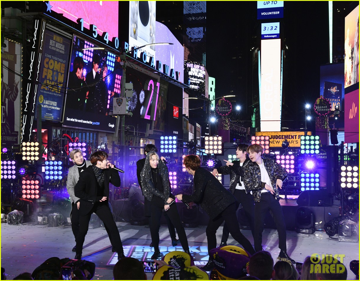 BTS Rule The Stage on 'New Year's Rockin' Eve 2020'!: Photo 4407751