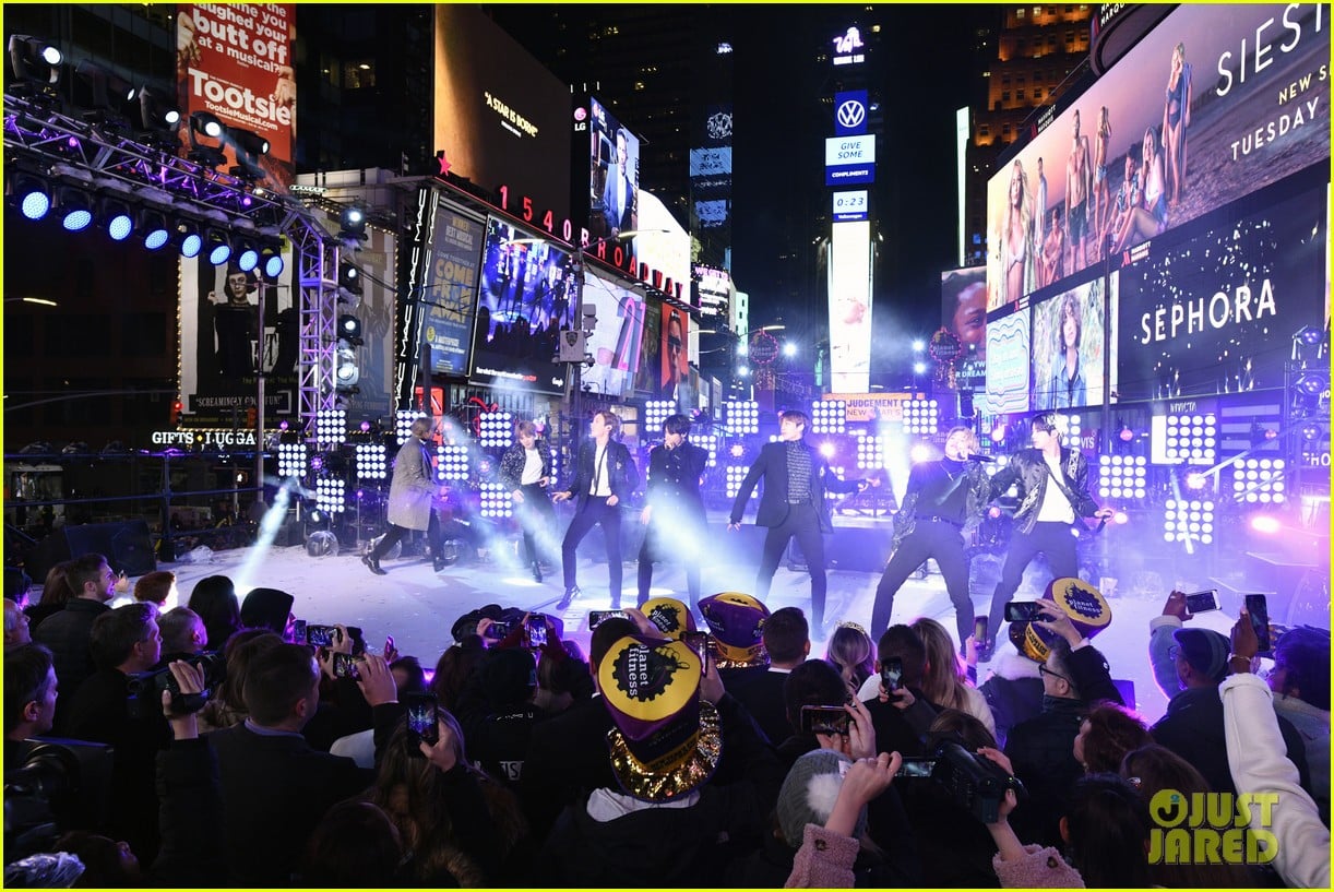 BTS Rule The Stage on 'New Year's Rockin' Eve 2020'!: Photo 4407760