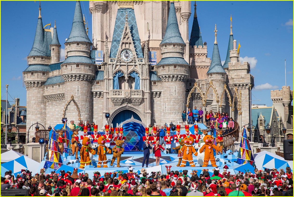 Disney's Christmas Day Parade 2019 - Perfomers Lineup!: Photo 4406515 | 2019 Christmas ...