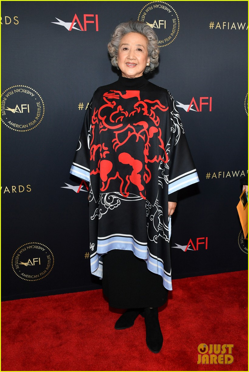 The Farewell S Awkwafina Knives Out S Ana De Armas Attend Afi