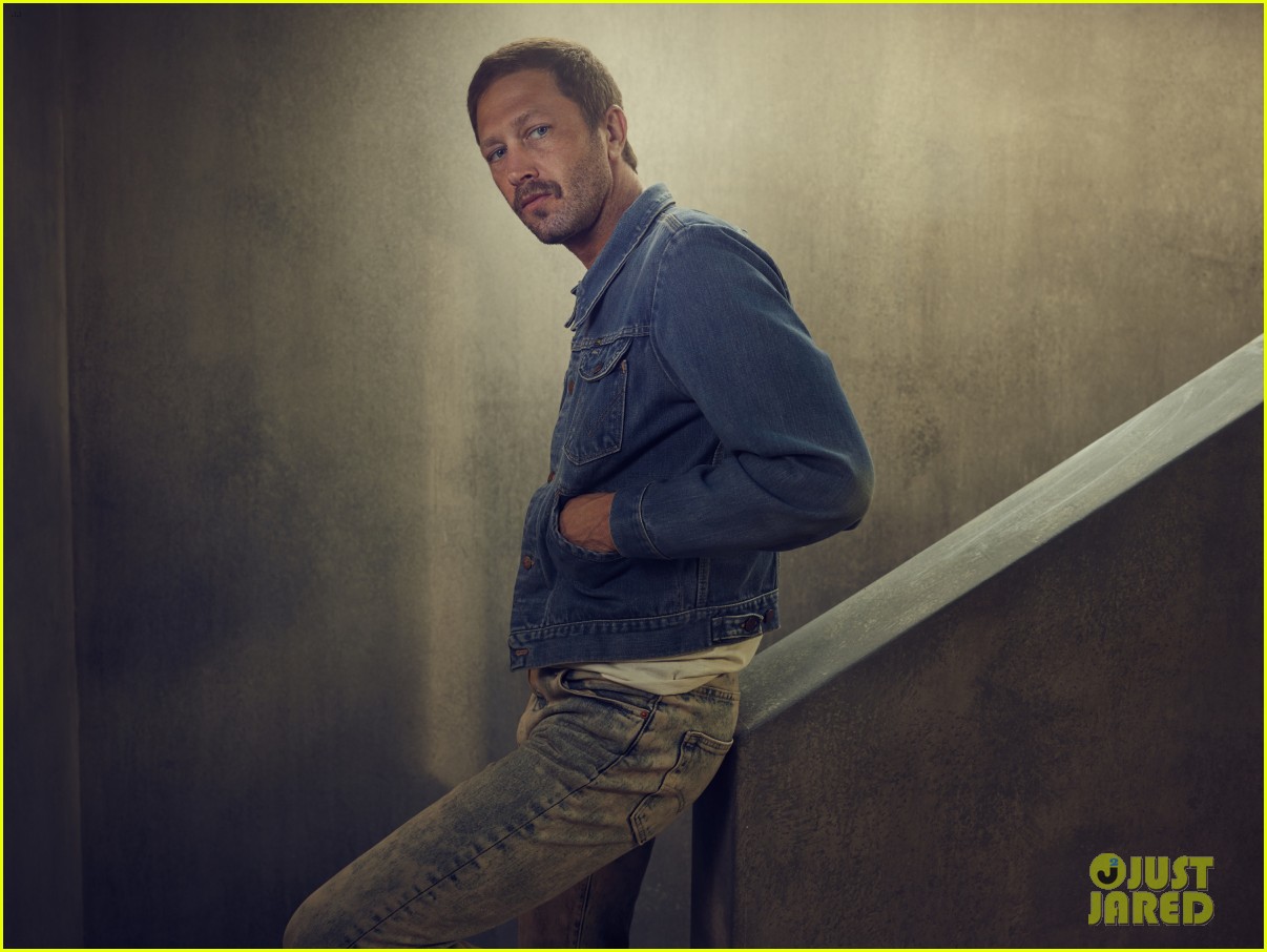 Films Et Séries Tv Avec Peter Sarsgaard Peter Sarsgaard Tries To Get The Truth From Kyle Gallner in First