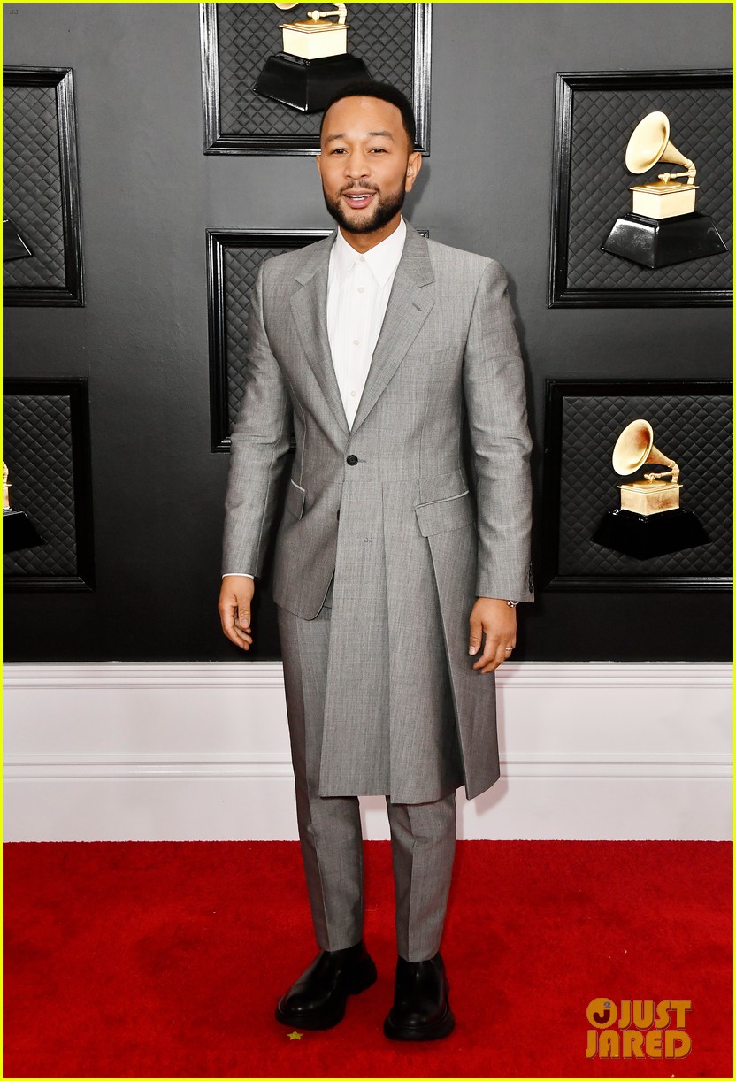 Chrissy Teigen Wows In Orange At Grammys 2020 With John Legend Photo 4423385 2020 Grammys Chrissy Teigen Grammys John Legend Pictures Just Jared