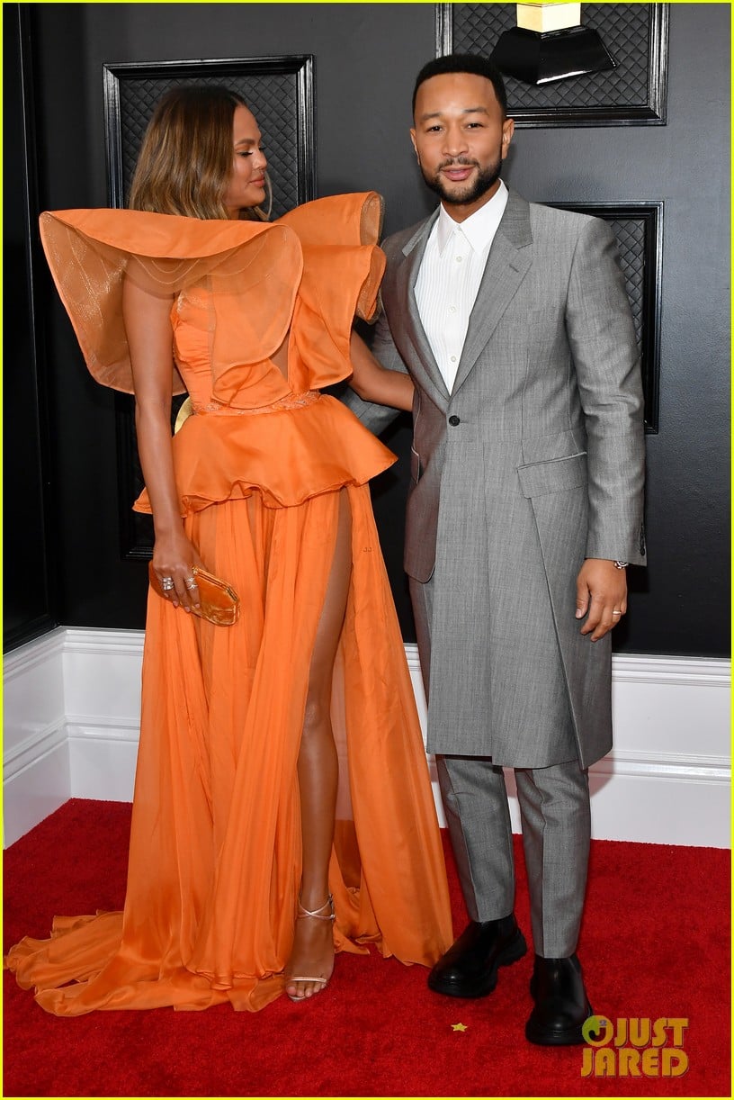 Chrissy Teigen Wows In Orange At Grammys 2020 With John Legend Photo 4423395 2020 Grammys Chrissy Teigen Grammys John Legend Pictures Just Jared