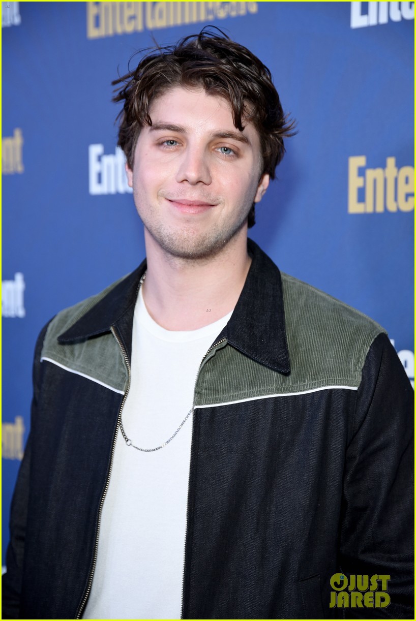 Charlie Heaton, Natalia Dyer & 'Stranger Things' Cast Attend