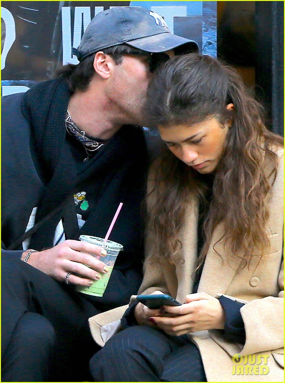Jacob Elordi Gives Zendaya a Kiss During Casual NYC Outing: Photo