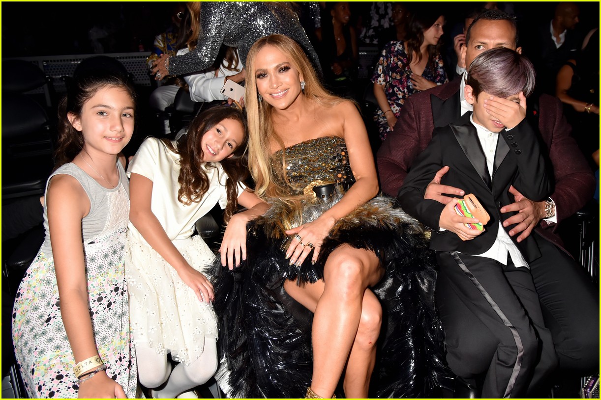 Jennifer Lopez's Daughter Emme Is a Singer, Just Like Her Mom!: Photo 4428152 | 2020 ...1222 x 815