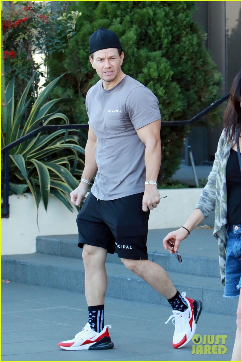 mark wahlberg workout shoes