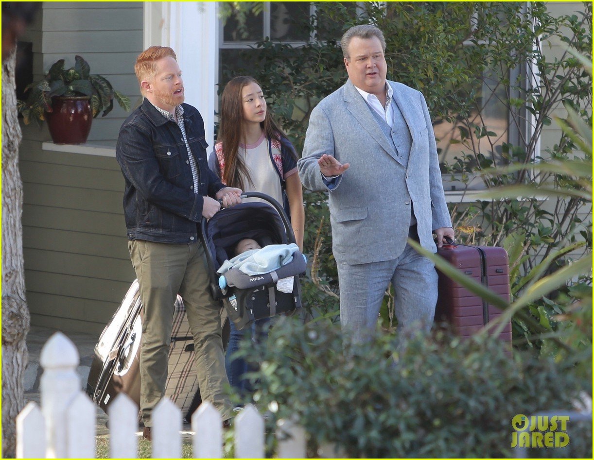 These 'Modern Family' Set Pics Reveal Huge Spoiler! Photo 4441501