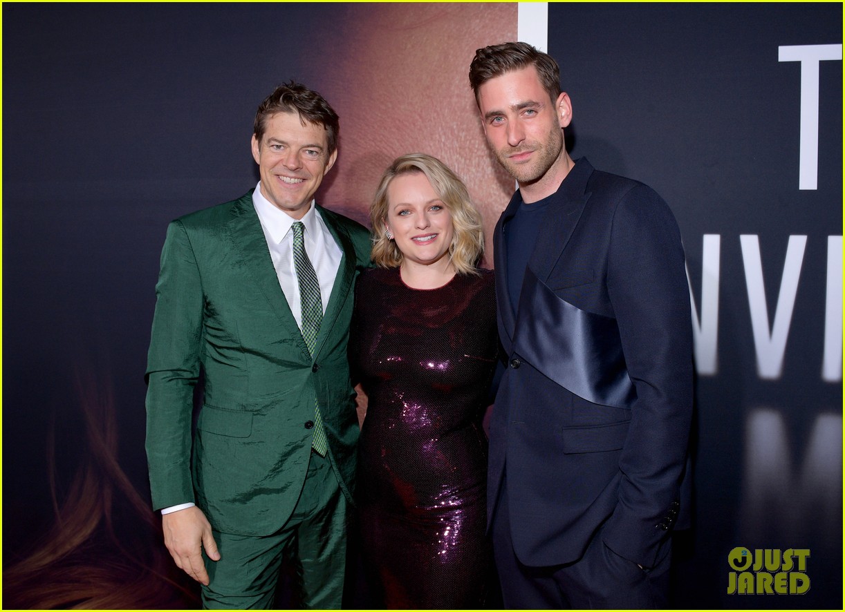Elisabeth Moss Stuns In Pink For 'The Invisible Man' Premiere in