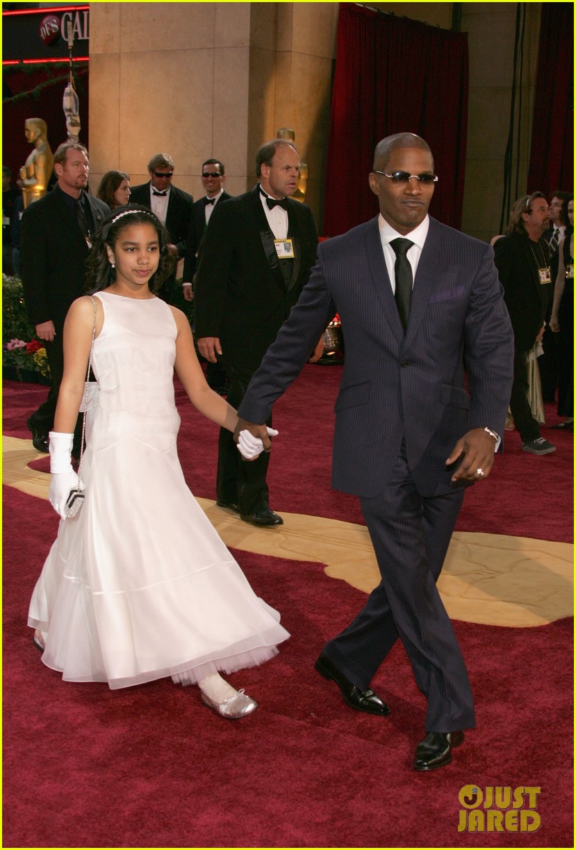 The Oscars Red Carpet Looked Much Different 15 Years Ago! Photo