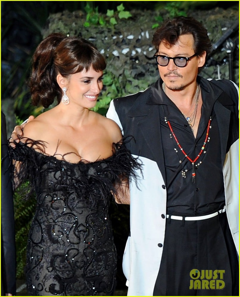 Penelope Cruz Defends Johnny Depp, Writes Declaration for His Case