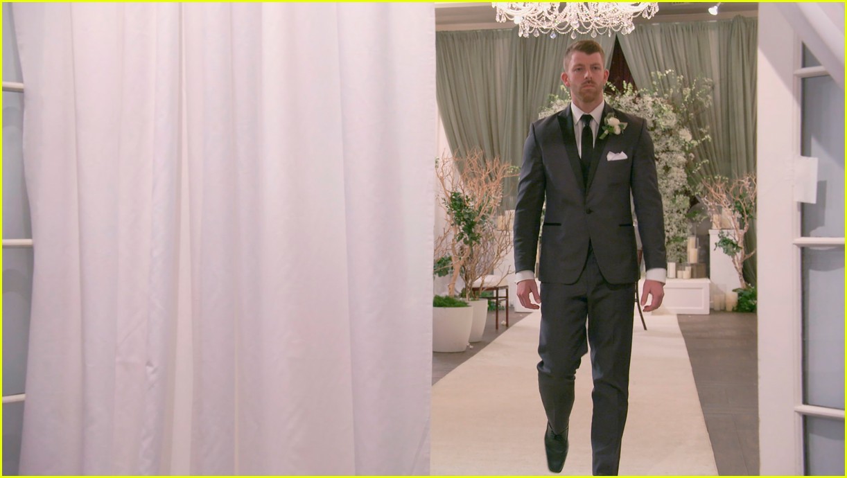 Love Is Blind's Damian Powers & Giannina Gibelli Reveal How They Became