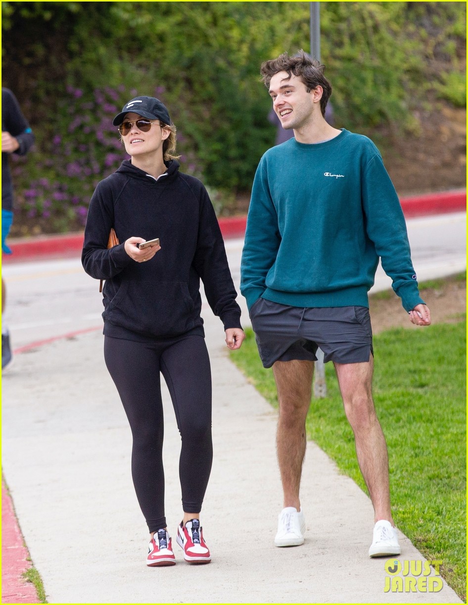 Olivia Wilde Has a Hot Younger Brother & They Were Just Spotted