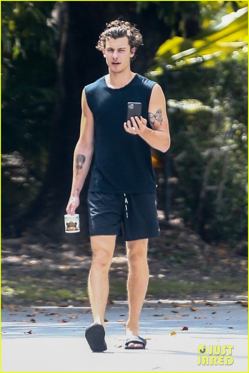 Shawn Mendes Shows Off Bicep Tattoo While Out In Miami Photo 4453406 Shawn Mendes Pictures Just Jared