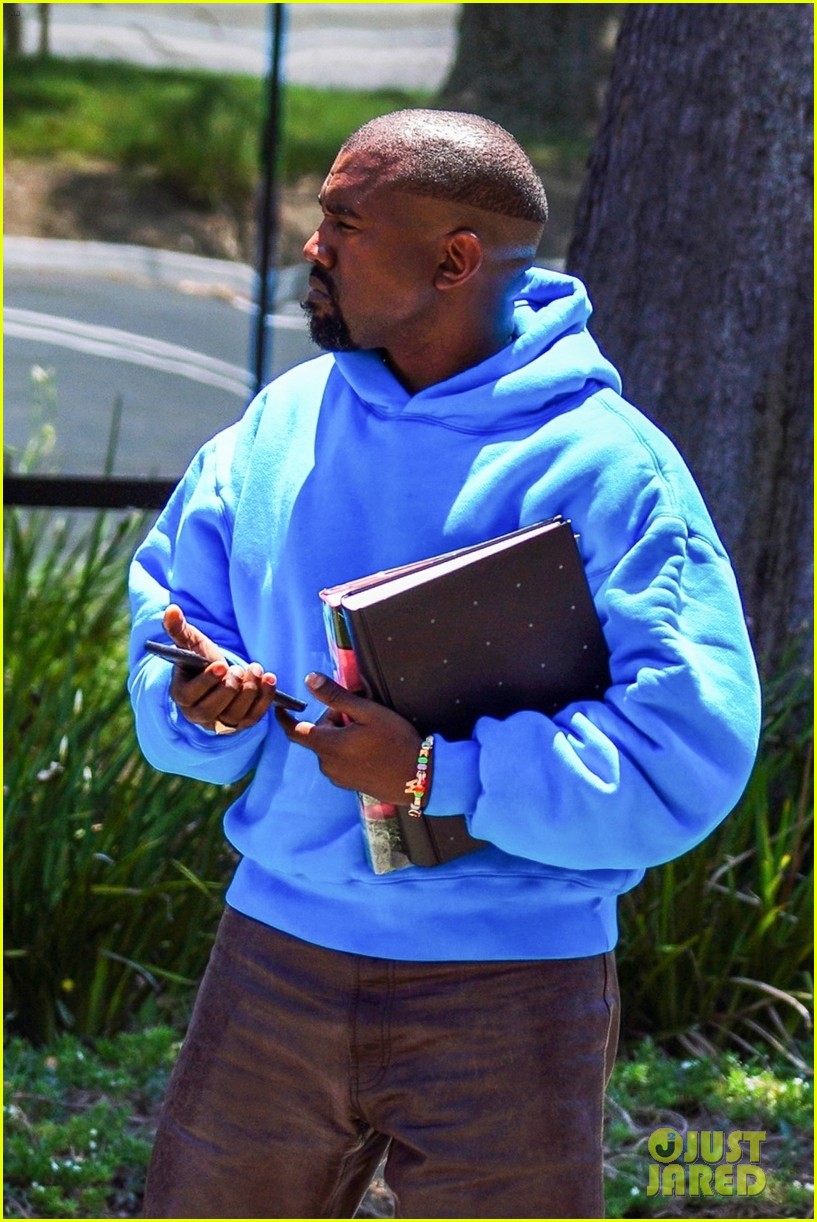 Kanye West Heads to His Office in Calabasas With a New Haircut Photo